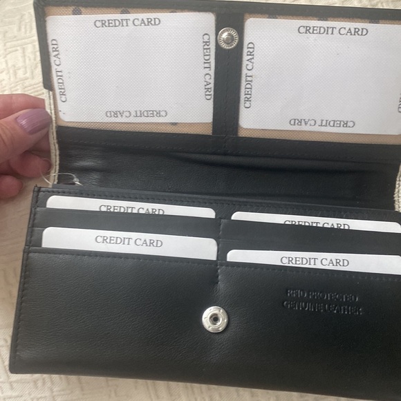 New Wallet - Picture 2 of 4